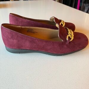 Comfortview Elegant Burgundy Loafers with Gold Chain Accent